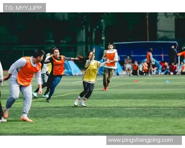 深圳飞盘队在极限运动嘉年华中的团队协作表现精彩点评与分析